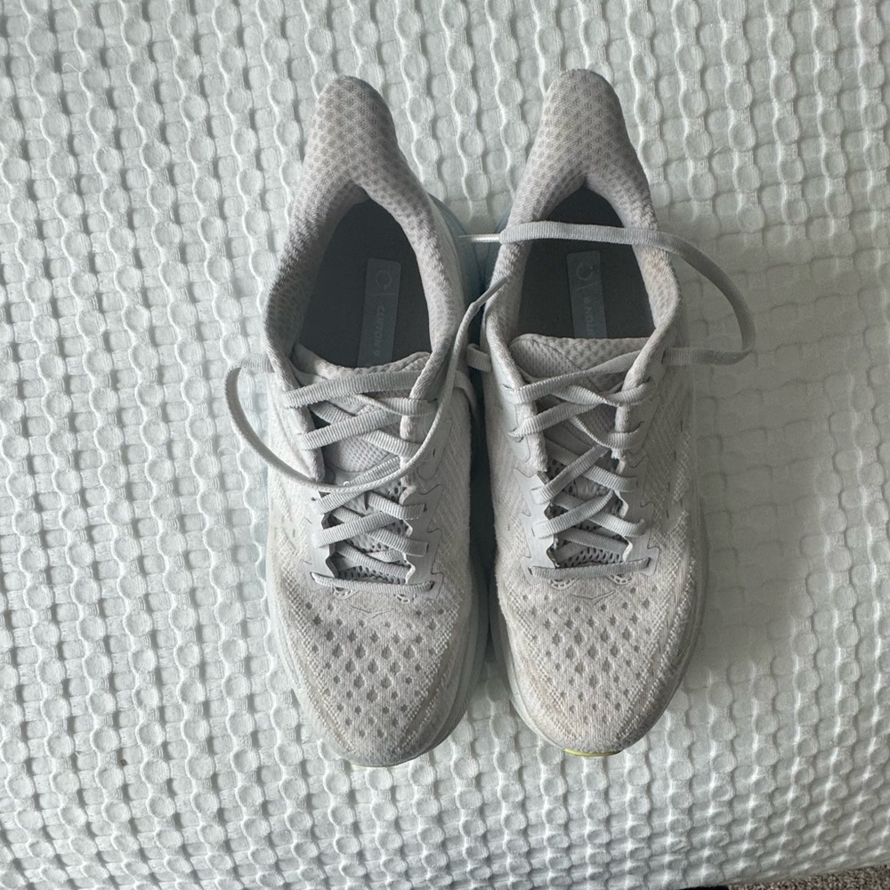 White Hoka Clifton 9